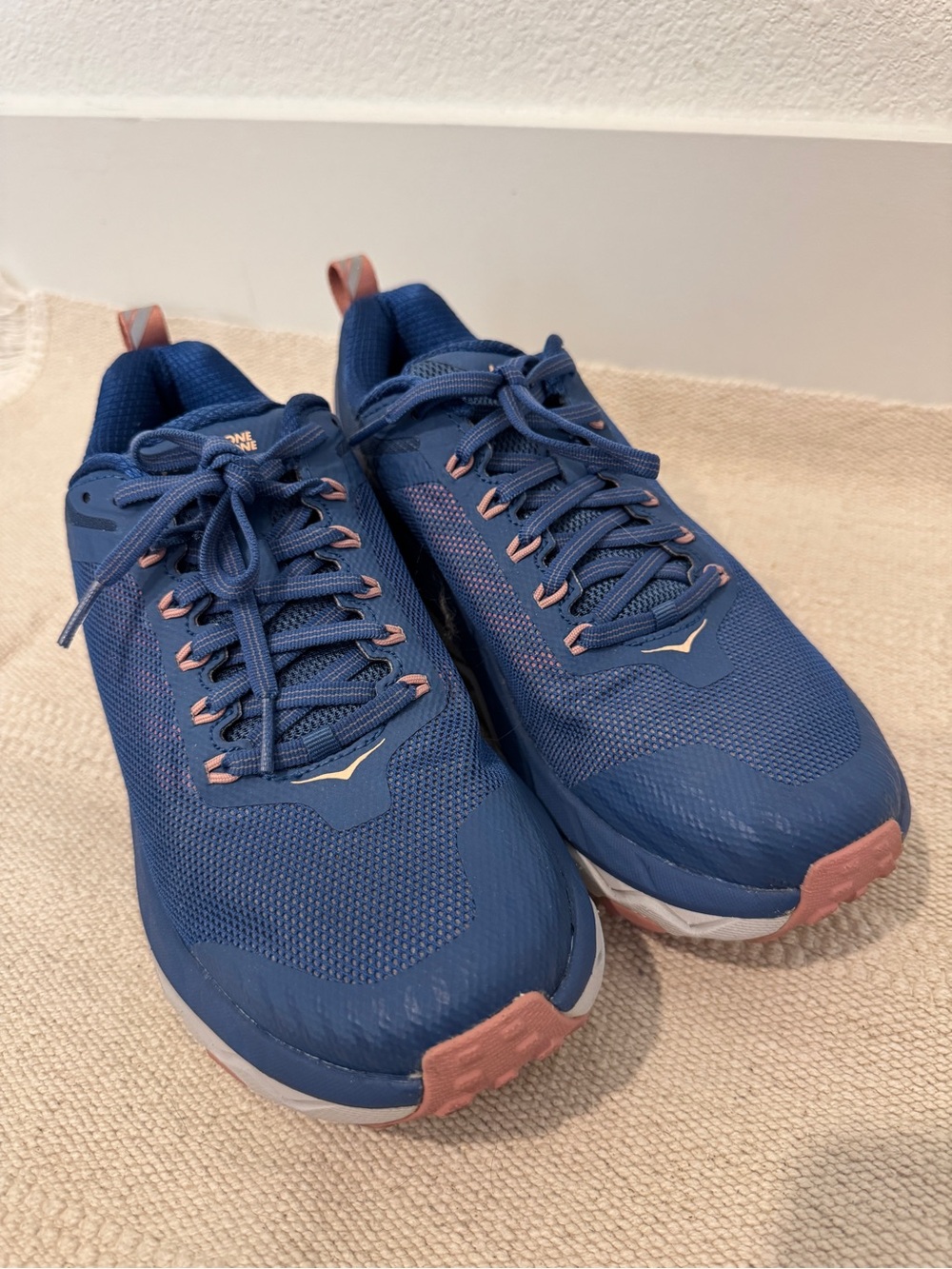 Hoka One One Women’s Challenger ATR 5 Running Shoes in Blue with Pink